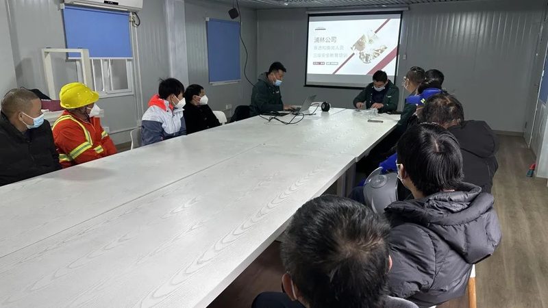 通用型财务软件如用友、金蝶等，功能全面，适用于各类企业。它们具有以下特点：