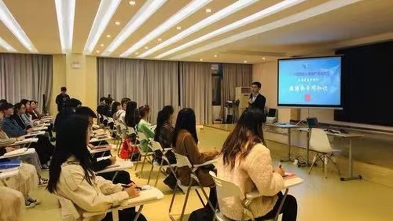 成人高考与自考：录取分数线与区别解析**